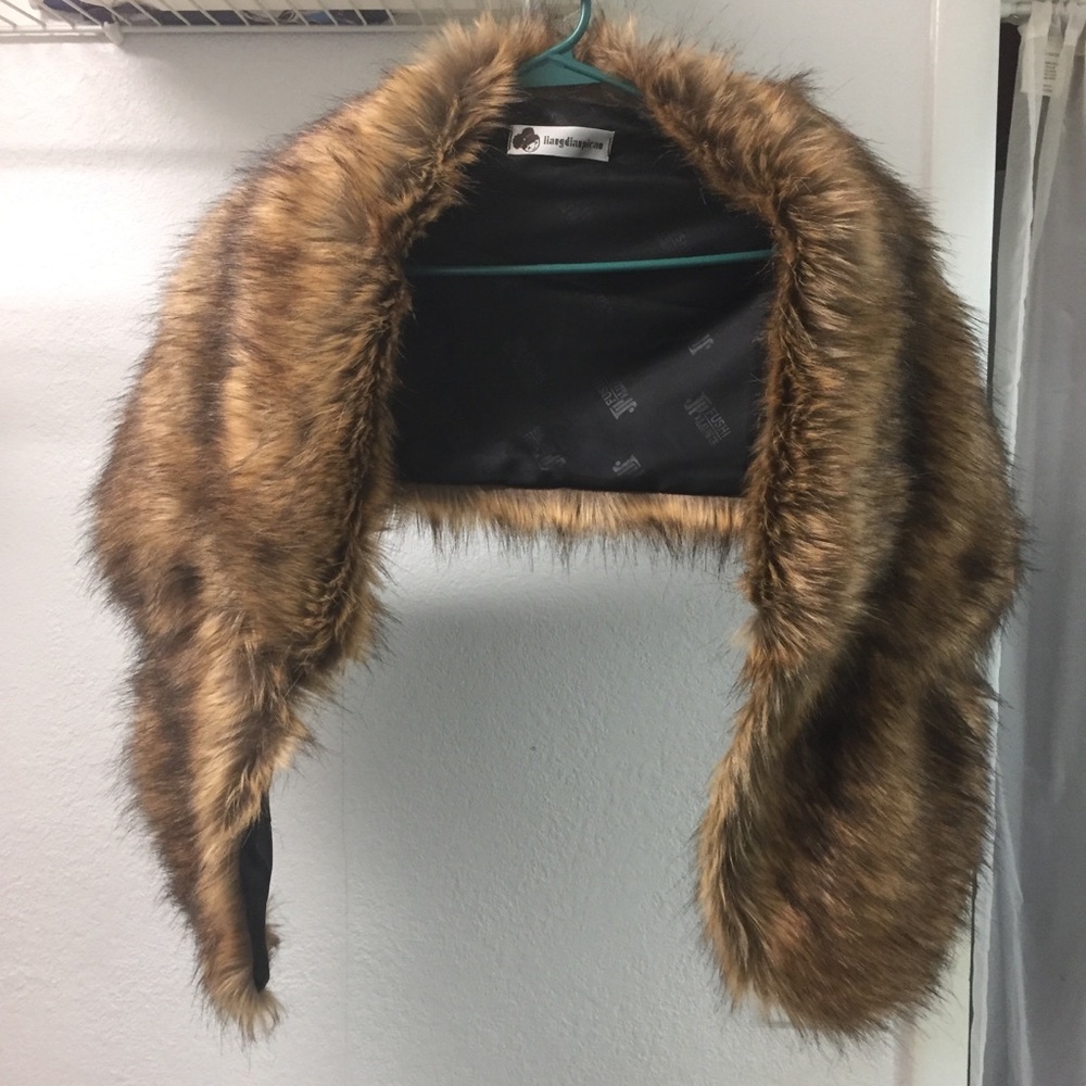 Faux fur shawl/shrug, OS